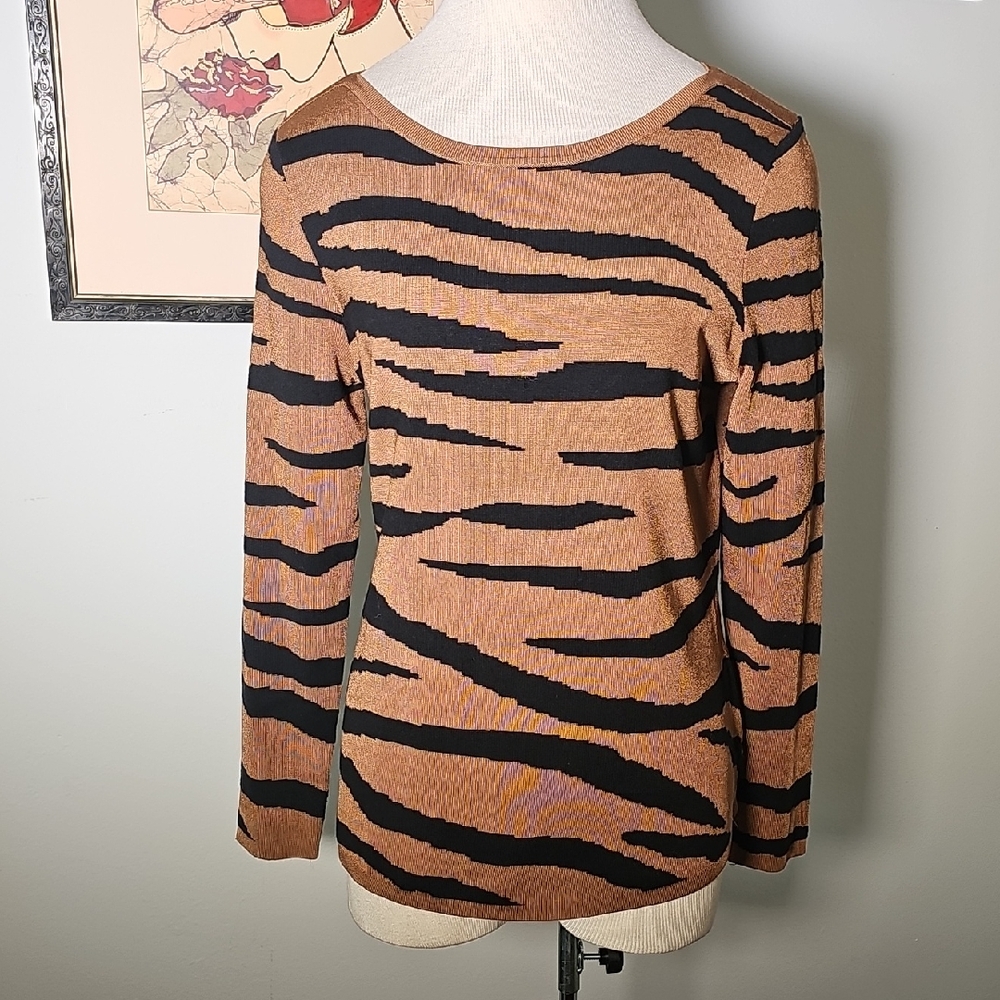 Tiger Stripe Women's Top By CHICOS. size 1(‎ Meduim). Nice